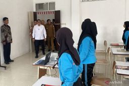 Menteri Ekraf tinjau proses pembelajaran di Sekolah Rakyat Kendari