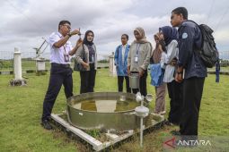 Cuaca sejumlah kota besar diprakirakan berawan dan hujan