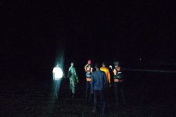 Basarnas cari warga terseret ombak di Aceh