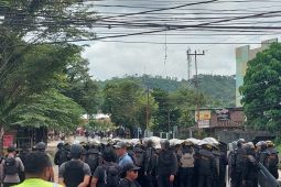 Polda Papua Barat Daya kerahkan ratusan personel amankan situasi Kota Sorong