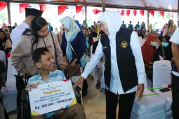 Khofifah salurkan bansos-zakat produktif Rp6,1 miliar di Tulungagung