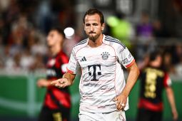 Bayern Muenchen puncaki klasemen Bundesliga setelah menang tipis 3-2 atas Augsburg