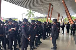 Polda Papua Barat kirim 100 aparat Brimob ke Sorong antisipasi unjuk rasa susulan