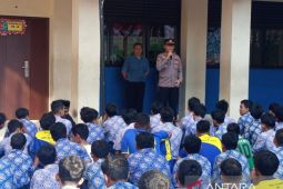 Kapolrestro Depok ke sekolah cegah pelajar ikut demonstrasi buruh