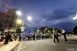 Polisi berjaga di tiga titik untuk halau demonstran di Surabaya