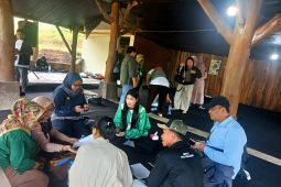 UNITRI maksimalkan International Community Service gali potensi Desa Tulungrejo