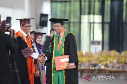 Bupati Muaro Jambi Resmi Sandang Gelar Doktor, Beri Motivasi untuk Generasi Muda