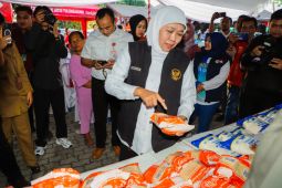 Khofifah dekatkan akses bahan pokok lewat pasar murah di Tulungagung