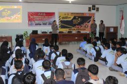 Polda Maluku  edukasi pelajar tentang kesadaran hukum sejak dini