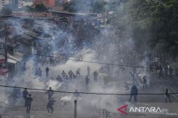 Perhimpunan dokter paru ingatkan dampak akut dari gas air mata