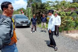Bupati Pulpis tinjau peningkatan jalan poros Kanamit Barat kiri