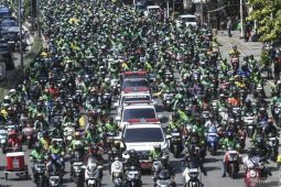 Ribuan pengemudi ojol antar jenazah Affan Kurniawan ke TPU Karet Bivak