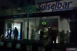 Kantor DPRD Provinsi Sulsel nyaris dibakar massa