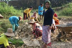 Dua desa di Sampang terima program PISEW Kementerian PUPR