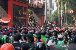 Demonstran merangsek ke gerbang Mako Brimob Kwitang