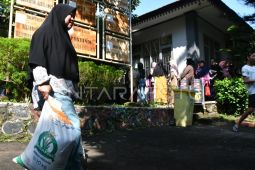 Harga beras tetap tinggi, bantuan pangan dinilai perlu dilanjutkan