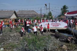 Insan Timah - Warga Pangkalpinang bersihkan fasilitas umum hingga sungai