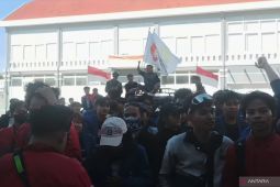 Ratusan mahasiswa gelar aksi damai di Polrestabes Surabaya
