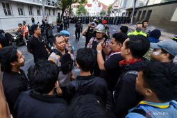 Kapolrestabes Surabaya temui mahasiswa aksi solidaritas