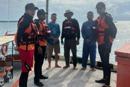 Tim SAR gabungan Natuna mencari nelayan hilang di perairan Pulau Kerdau