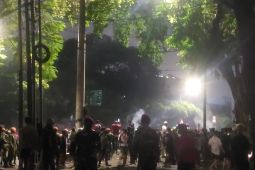 Bentrokan massa aksi kembali pecah di depan Mako Brimob Kwitang