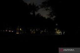 Jalanan Mako Brimob Kwitang gelap, bentrokan lanjut hingga Sabtu malam