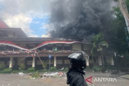 Gedung DPRD Cirebon jadi sasaran amuk massa