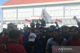 Ratusan mahasiswa gelar aksi damai di Polrestabes Surabaya