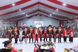 Untag Surabaya wisuda 1.694 mahasiswa, dorong lulusan jadi patriot