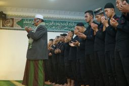 Brimob Polda Sumut Shalat Ghaib  untuk Affan Kurnaiawan