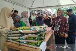 Pemkab Kobar laksanakan gerakan pasar murah di enam kecamatan