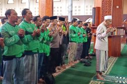 Polres Lumajang dan komunitas ojol gelar shalat ghaib untuk Affan