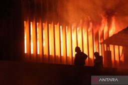 Tiga orang meninggal pada pembakaran Kantor DPRD Kota Makassar