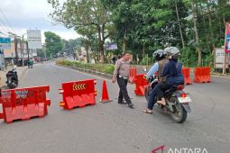 Polres rekayasa arus lalu lintas selama aksi demo di Gedung DPRD Cianjur