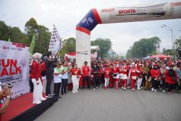 Ribuan warga ikut meriahkan Fun Walk HUT ke-80 RI dan Haornas di Pontianak