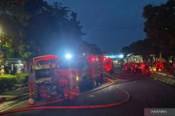 Petugas Damkar terjunkan 12 pemadam tangani kebakaran di Gedung Gegana