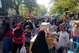 Hari bebas kendaraan di Alun-Alun Multatuli Lebak dipadati pelaku UMKM