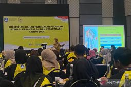 Kemendikdasmen dan DPR RI kampanyekan penggunaan bahasa Indonesia di Garut