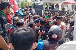 Ribuan massa demo DPRD Pematangsiantar, tuntutan diterima