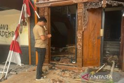 Disarpus bantu menangani arsip DPRD Cirebon pasca-kerusuhan