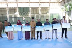 Pemkab Serang serahkan bantuan 497 RTLH