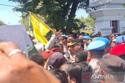 Mahasiswa NTT  tolak kenaikan tunjangan DPR RI