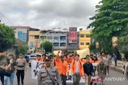 11 pelajar diamankan polisi dalam aksi demo di DPRD OKU