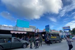 TNI-Polri patroli skala besar perkuat keamanan di Manokwari