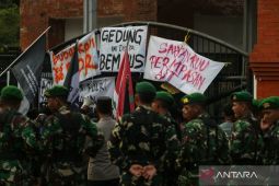 Hoaks! Video TNI setuju bubarkan DPR