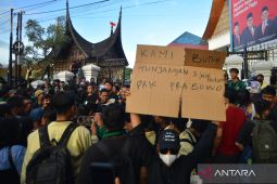 Waspada penipuan file APK terkait demo