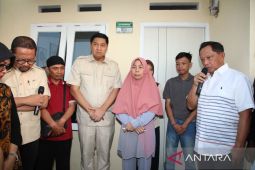 Menteri Tito serahkan rumah untuk keluarga Affan Kurniawan
