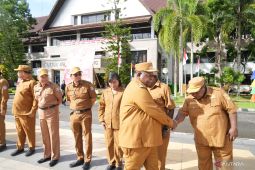 Gubernur Kambu soroti rendahnya tingkat kehadiran ASN