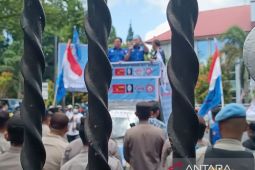 Ratusan buruh titip delapan tuntutan ke Gubernur Sulut