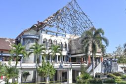 Pascaterbakarnya kantor DPRD NTB